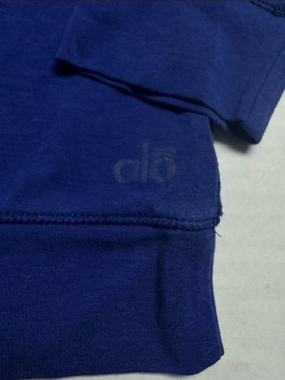 alo Yoga CoolFit Long Sleeve V-Neck Performance Workout, Casual Tee Size: S
